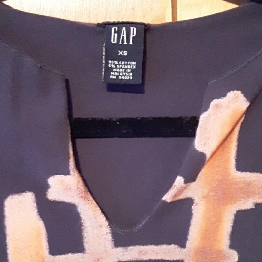Gap split neck long sleeve T size xs - Picture 2 of 4